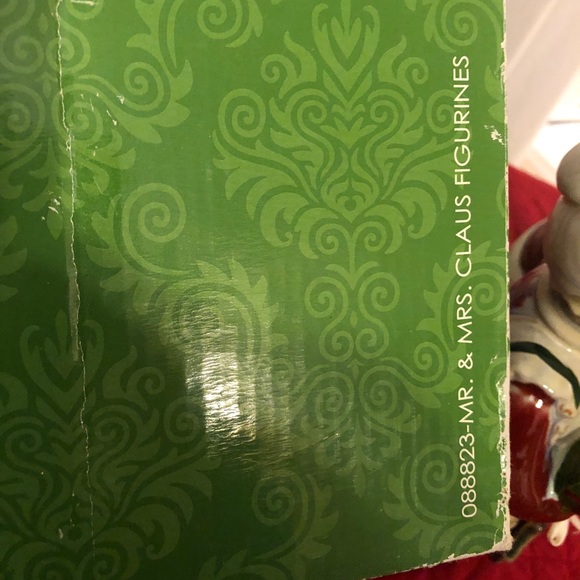 Kirkland’s Retired Mr & Mrs Claus - Picture 11 of 13